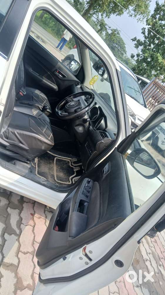 Maruti Suzuki Swift Vxi Optional, 2023, Petrol