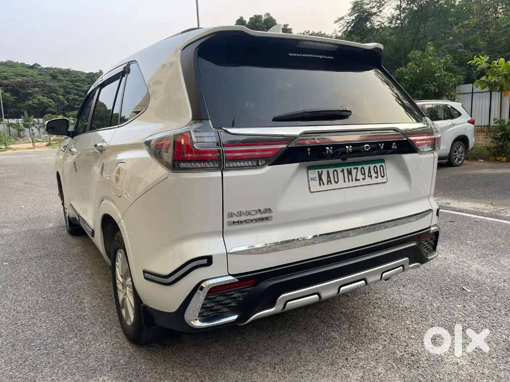 Toyota Innova Hycross 2023 Petrol 63500 Km Driven