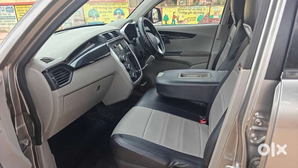 Mahindra Kuv 100 2016-2017 Mfalcon G80 K8 Dual Tone, 2016, Petrol