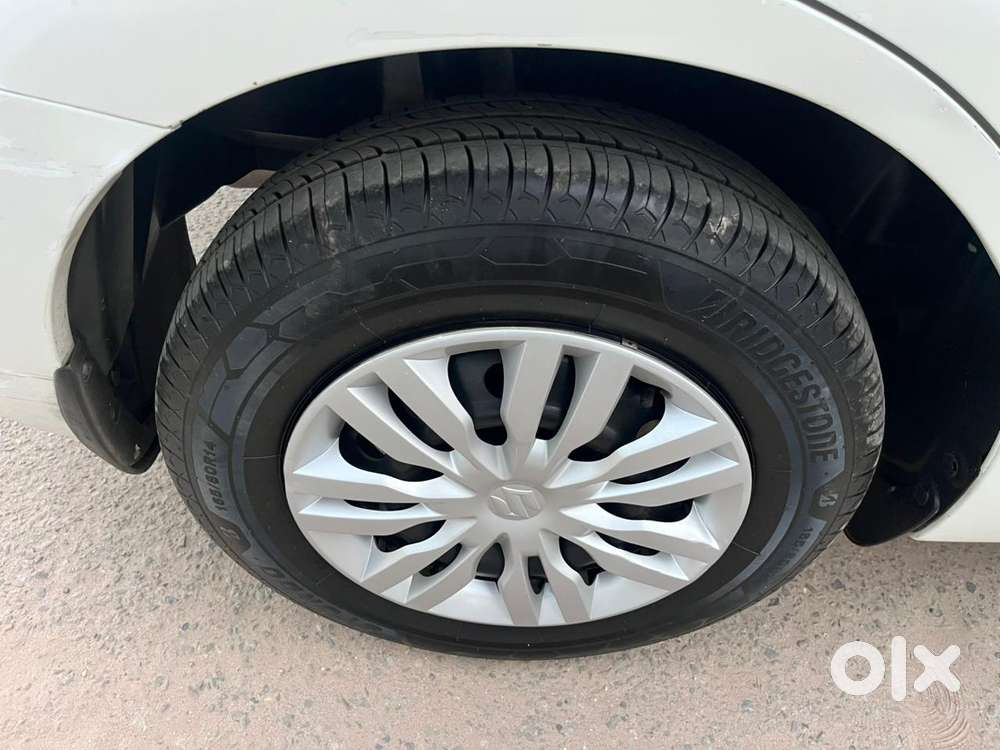 Maruti Suzuki Swift Dzire Vxi(o) Amt, 2017, Petrol