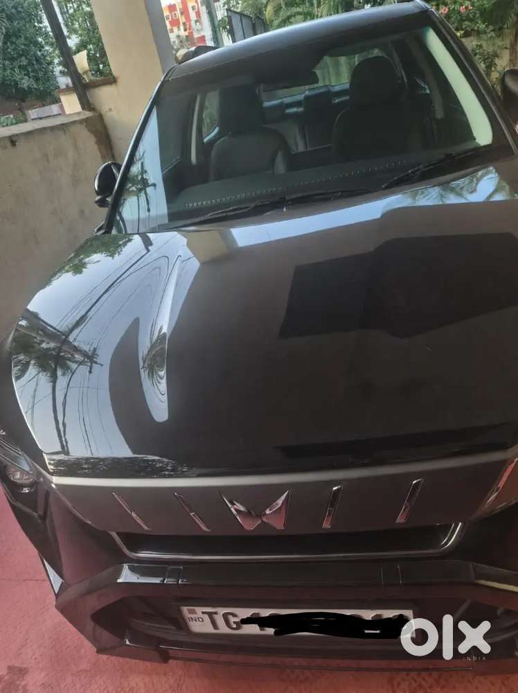 Mahindra Xuv 3xo Revx A At 2025 Petrol 4000 Km Driven