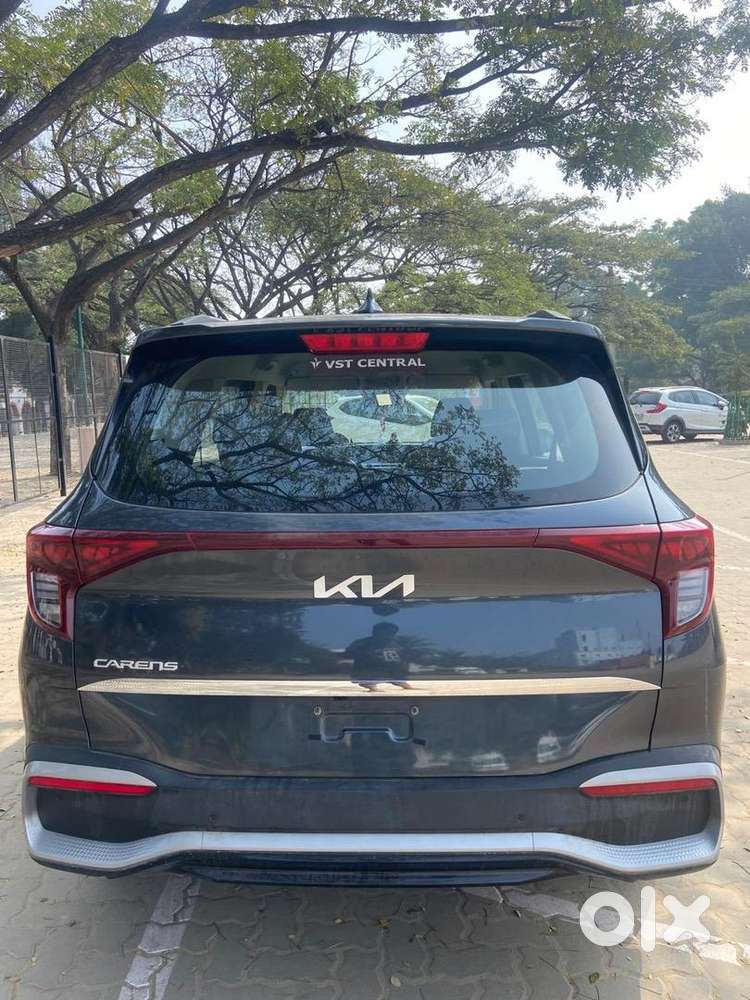 Kia Carens 2024 Petrol Well Maintained
