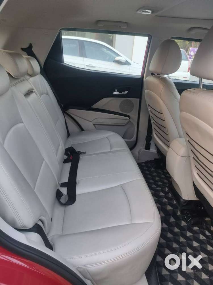 Mahindra Xuv300 W8, 2021, Petrol