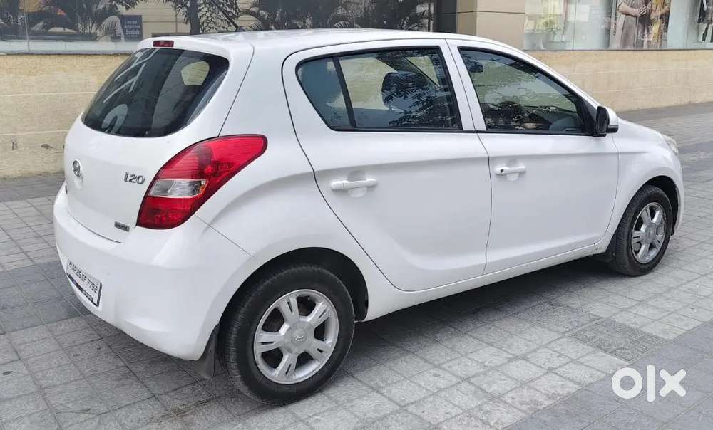 Hyundai New I20 2011 Dual Tone