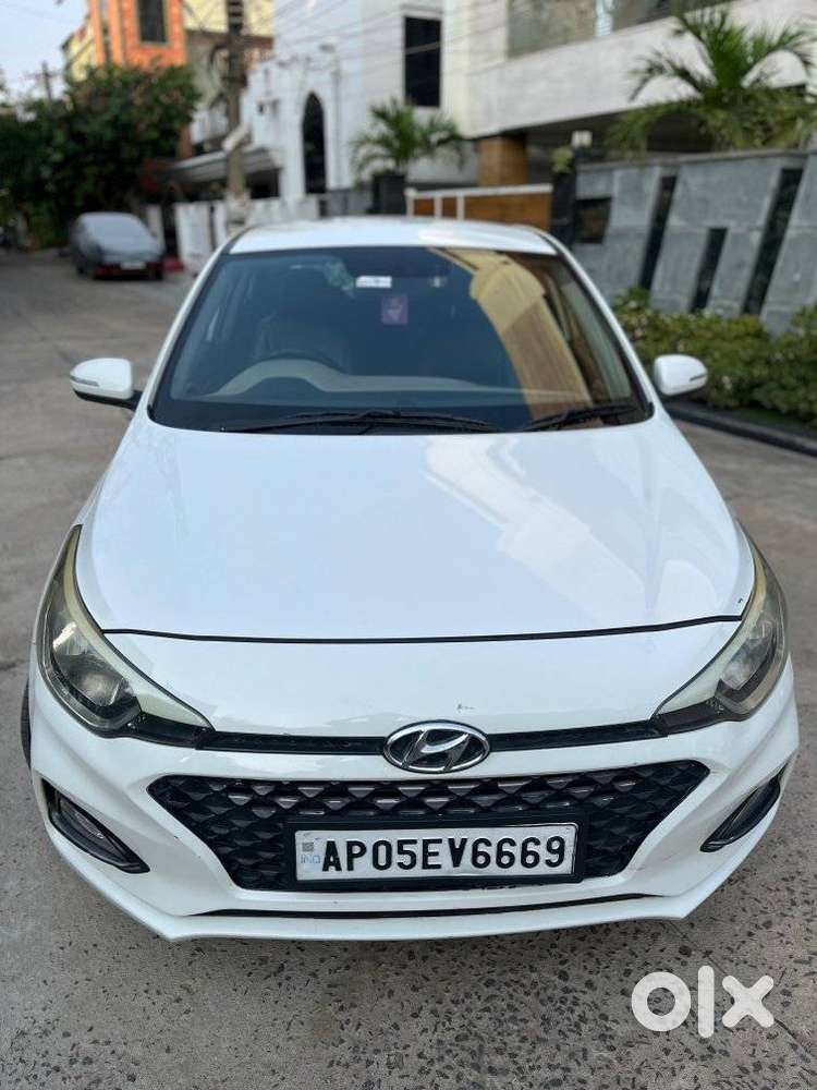 Hyundai I20 Sportz 1.4 At Vtvt, 2018, Petrol