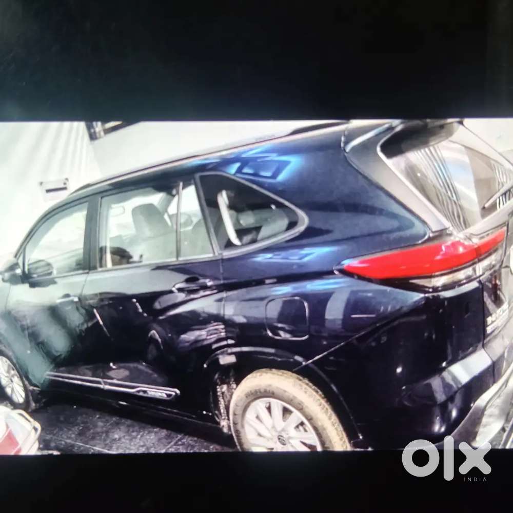 Toyota Innova Hycross 2024 Petrol 10500 Km Driven