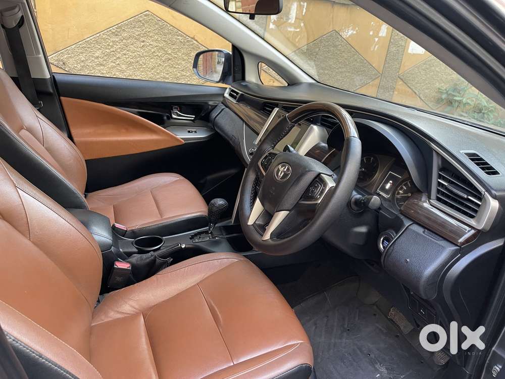 Toyota Innova Crysta 2.8 Zx At 7 Seater, 2016, Diesel