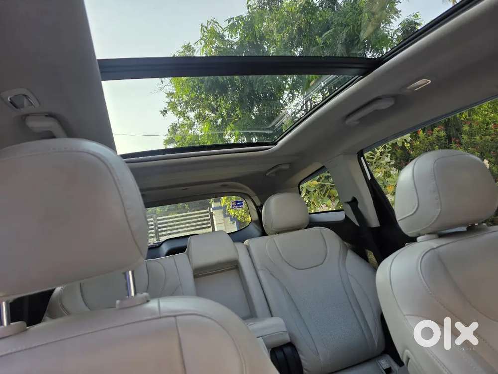 Mahindra Xuv700 2024 Diesel Well Maintained