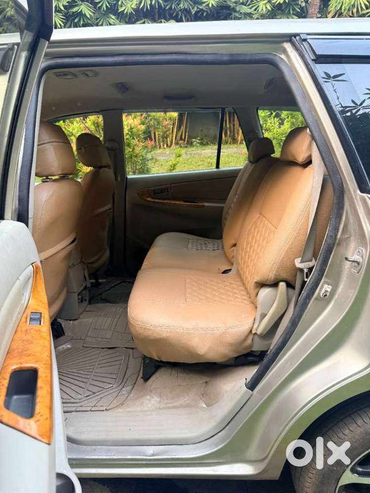 Toyota Innova 2.5 G (diesel) 8 Seater, 2010, Diesel