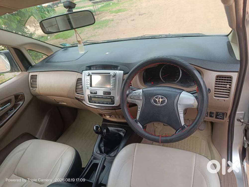 Toyota Innova 2.5 Vx 8 Str Bs-iii, 2015, Diesel