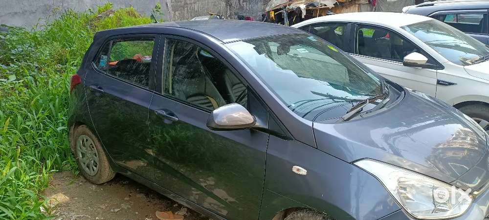 Hyundai Grand I10 2017, Cng + Petrol . Discover This Well-maintained H