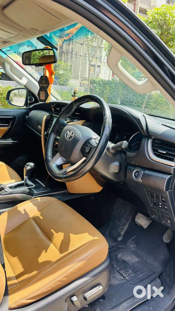 Toyota Fortuner Legender