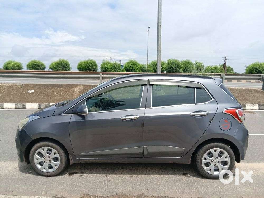 Hyundai Grand I10 Sportz, 2015, Petrol