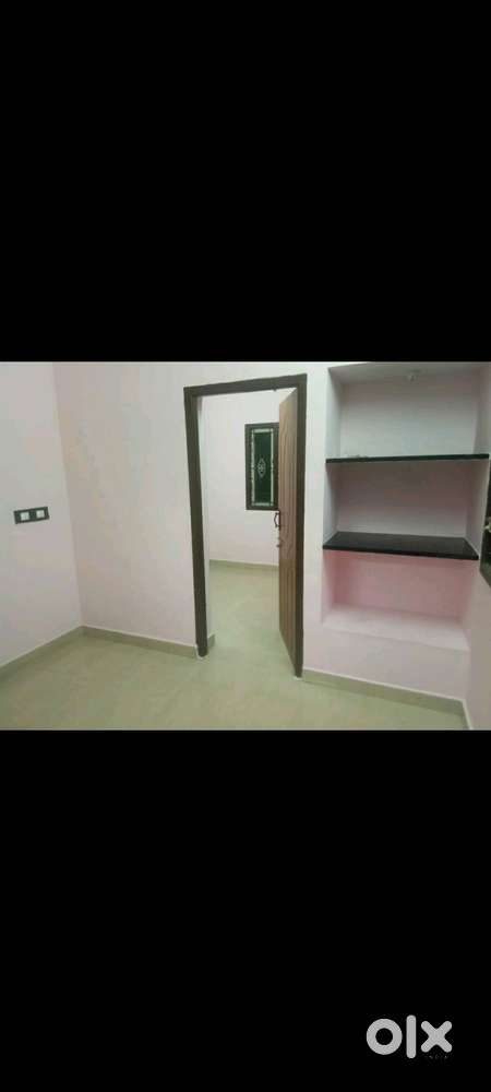 Single bedroom house available for rent. Only for bachelors. For Rent