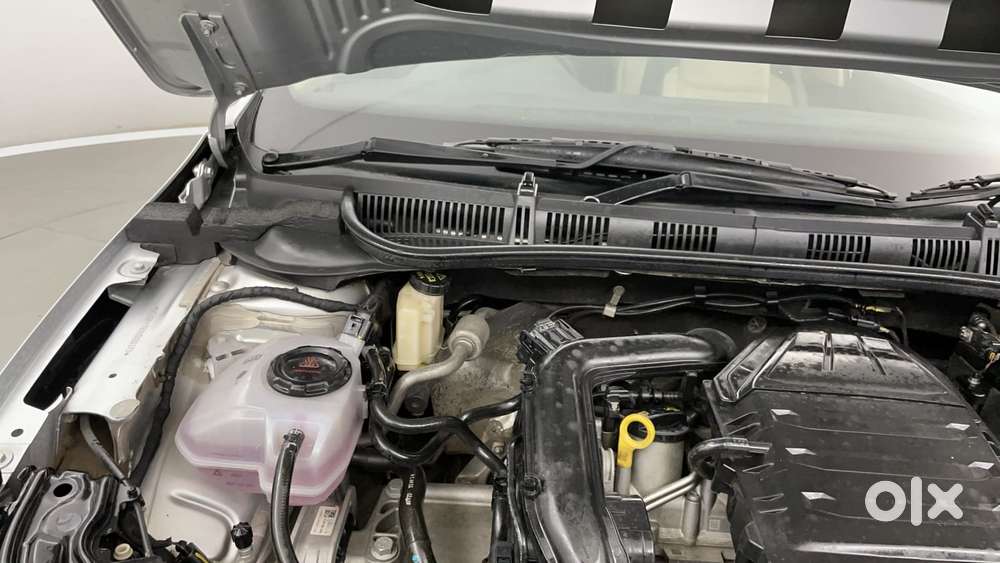 Skoda Slavia Style 1.0l Tsi At, 2022, Petrol