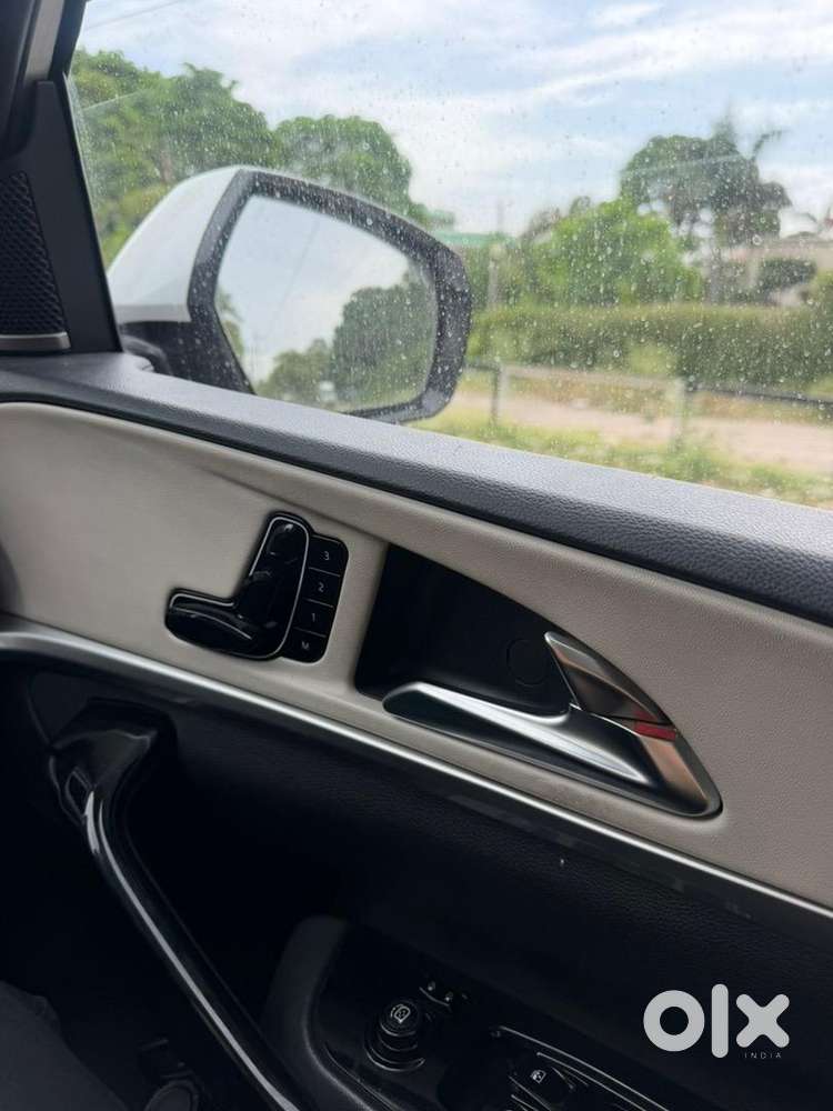 Mahindra Xuv700 Petrol Automatic 2022