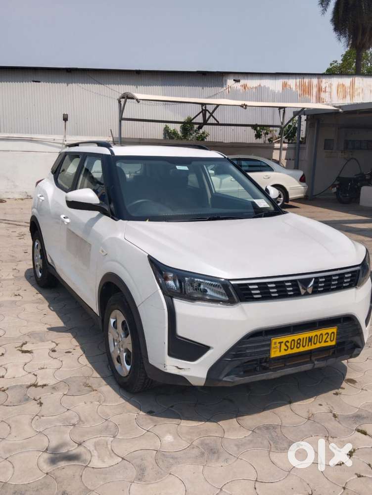 Mahindra Xuv300 1.2 W6 Amt Petrol, 2023, Petrol