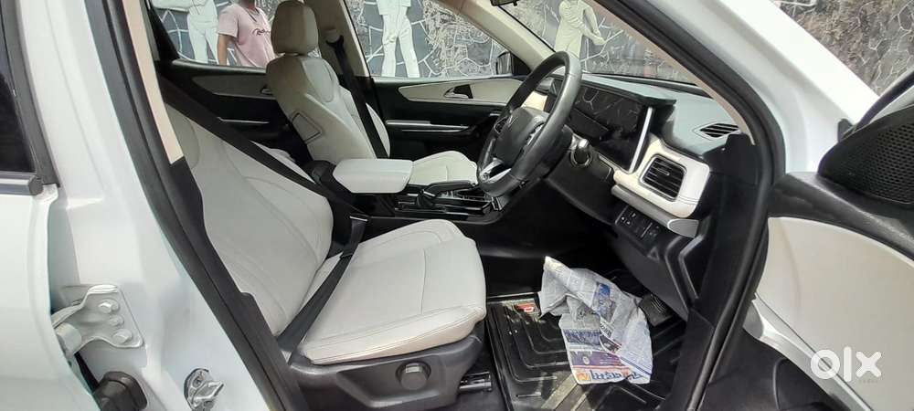 Mahindra Xuv700 2.2 Ax 7 Diesel At Str, 2024, Diesel