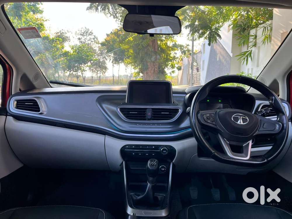 Tata Altroz, 2023, Petrol