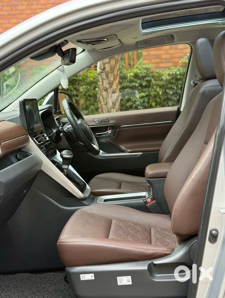 Toyota Innova Hycross 2.0 Zx Hybrid 7 Str, 2025, Petrol