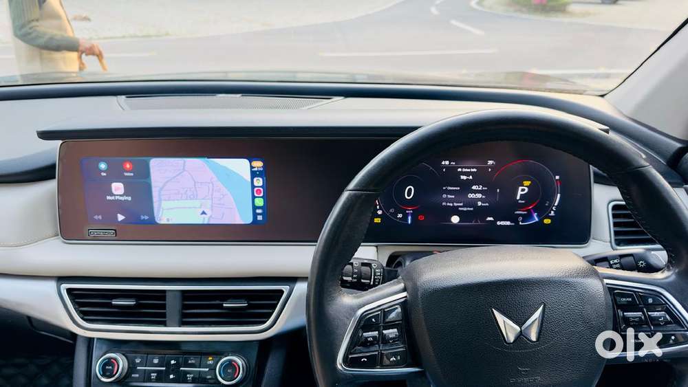 Mahindra Xuv700 2.2 Ax 7 Diesel At Luxury Pack Str Awd, 2022, Diesel