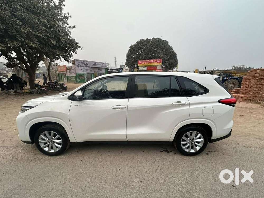 Toyota Innova Hycross 2025 Cng & Hybrids Well Maintained