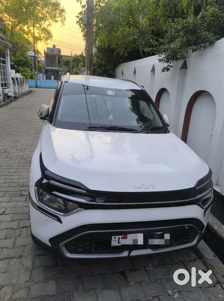 Kia Carens 2023 Diesel 128000 Km Driven