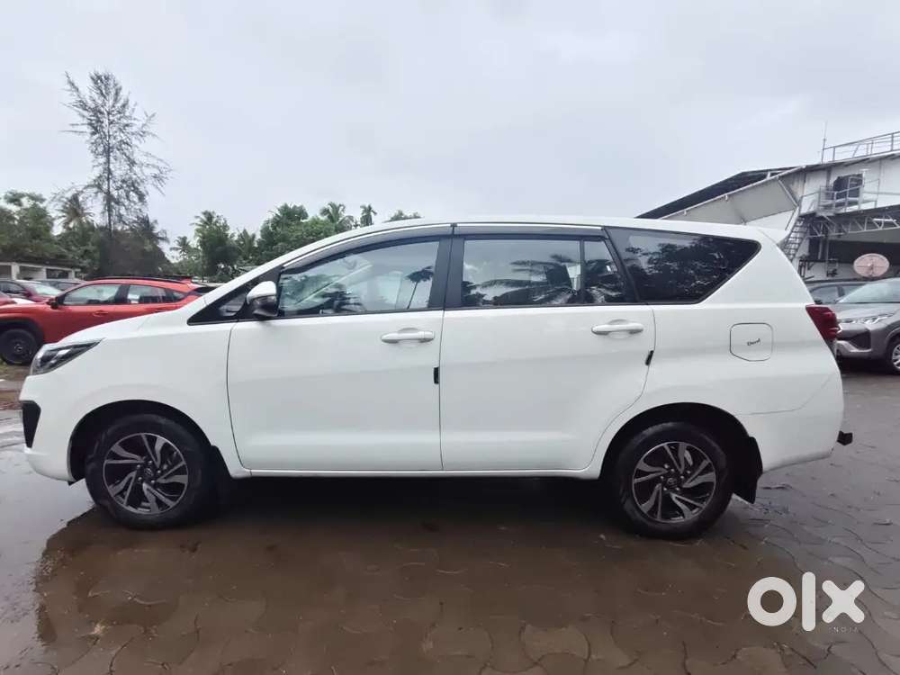 Innova Crysta 2.4 G At