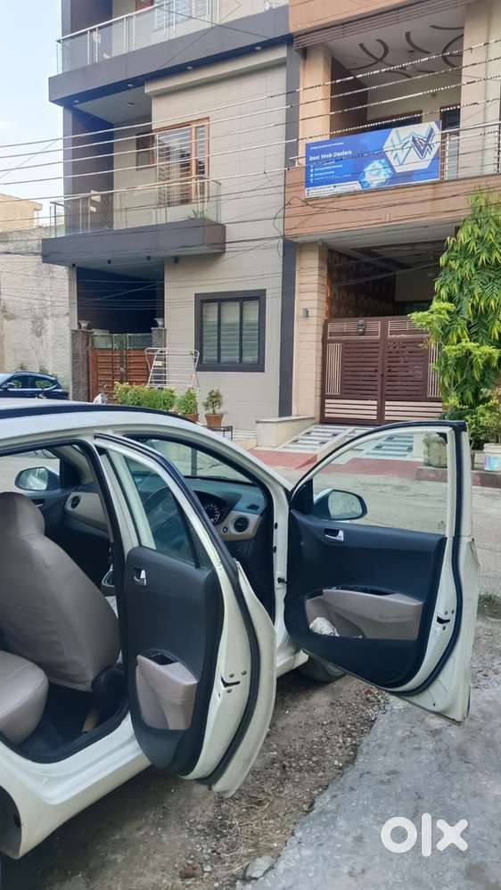 Hyundai Grand I10 2015 Model Very Less Driven Well Maintained Car