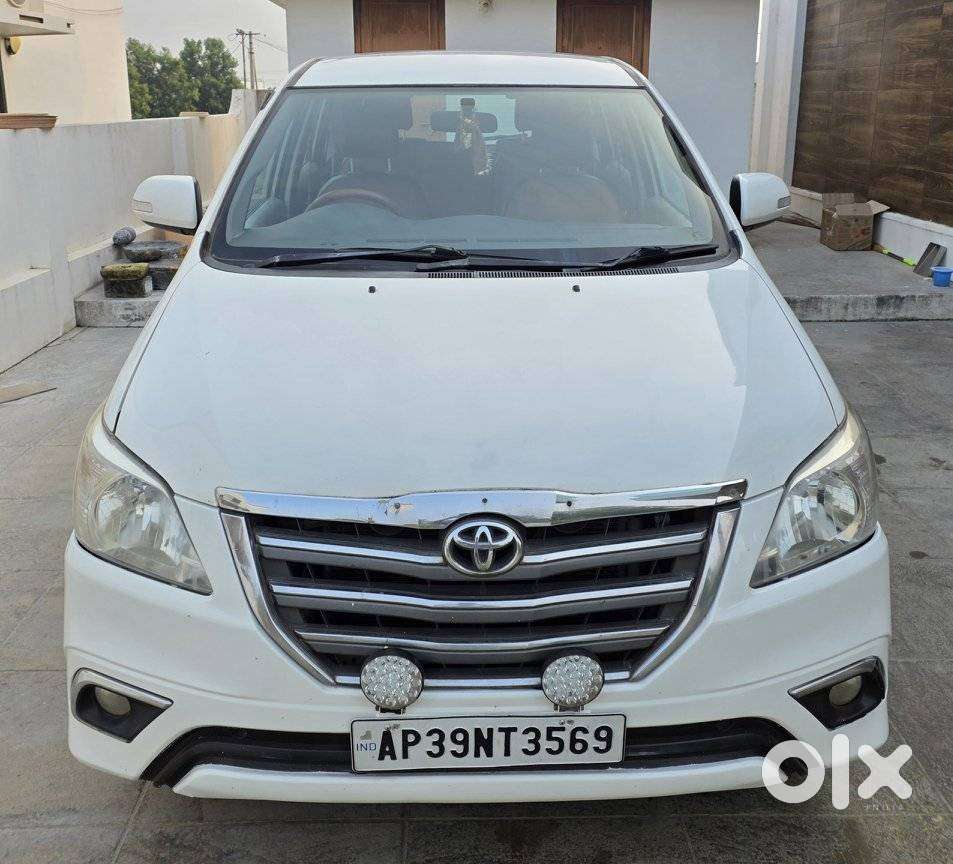 Toyota Innova 2.5 Vx 8 Seater Bs Iv, 2014, Diesel