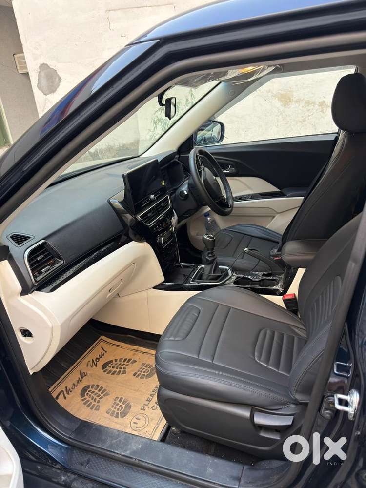 Mahindra Xuv 3xo 2025 Petrol Showroom Condition