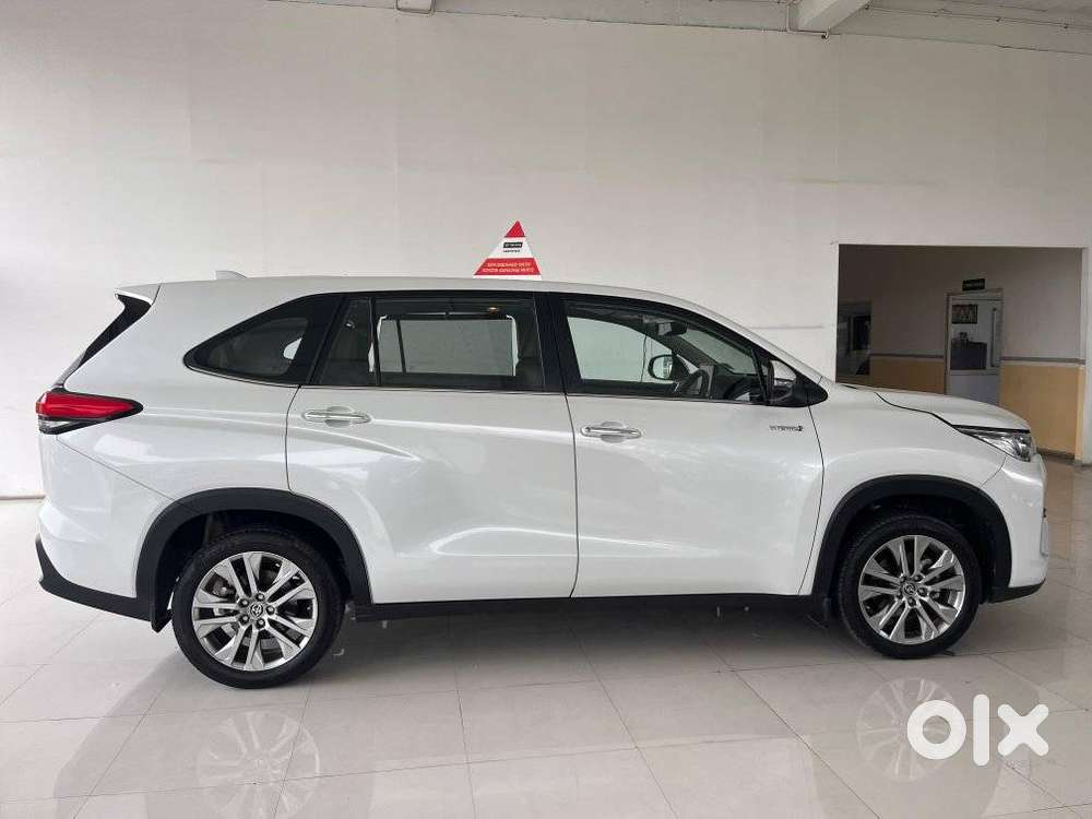 Toyota Innova Hycross 2.0 Zx (o) Hybrid 7 Str, 2024, Petrol
