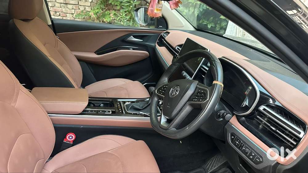 Mg Hector Plus Sharp Pro Cvt (2023) - Great Condition