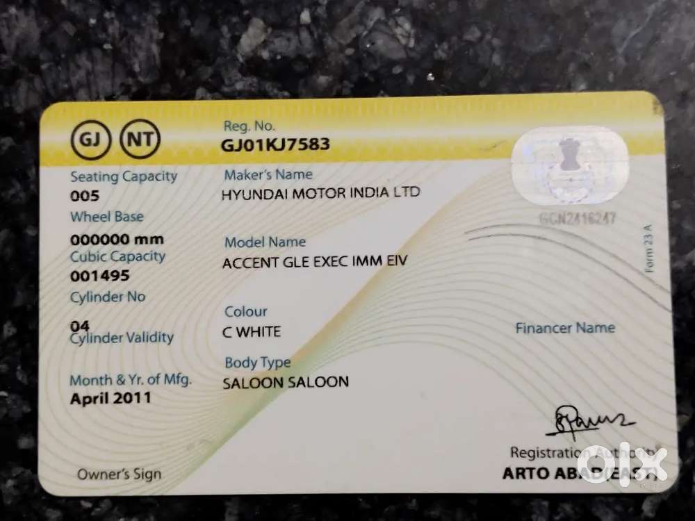 Hyundai Accent Hatchback 2011 Cng & Petrol 98000 Km Driven