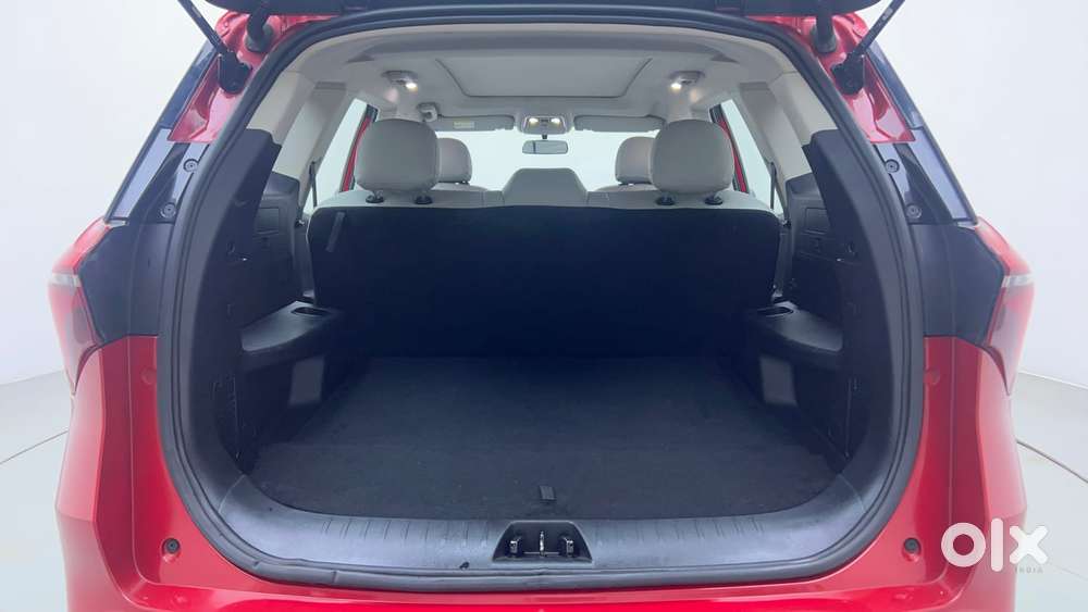 Mahindra Xuv700 2.0 Ax 5 Petrol At Str, 2022, Petrol