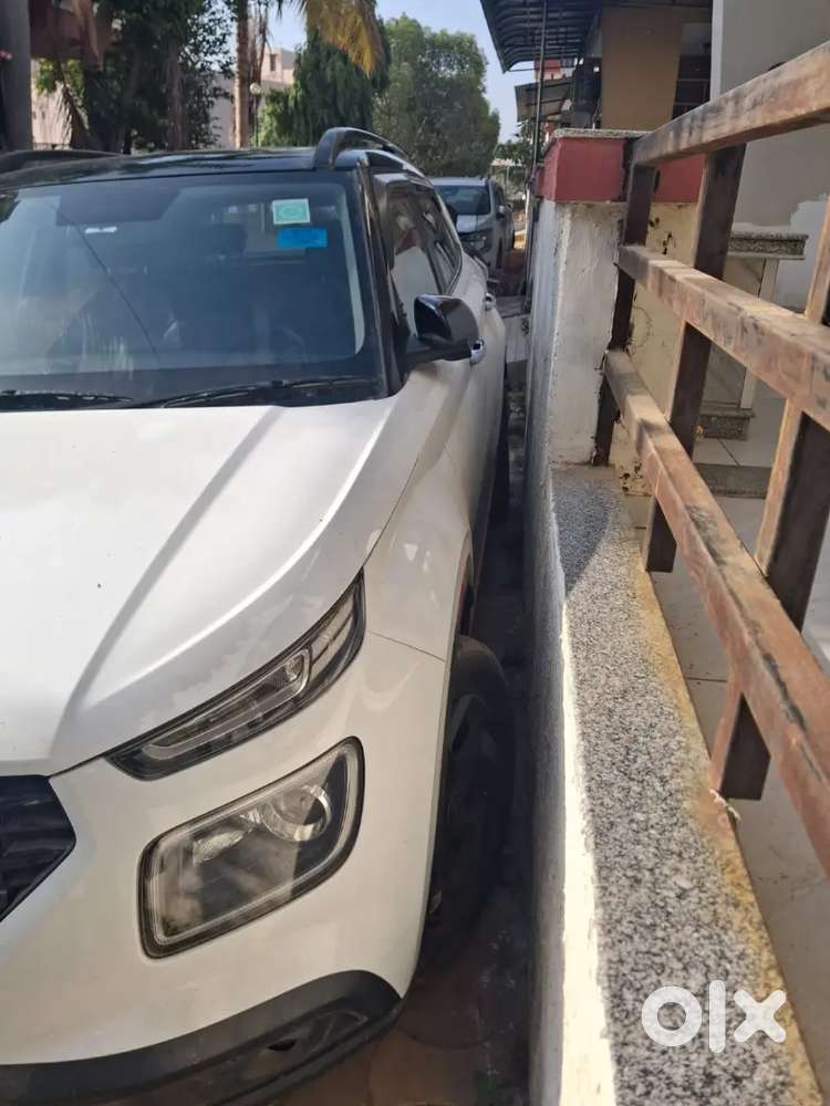 Hyundai Venue 2022 Car Model 1st Owner Fully Automatic