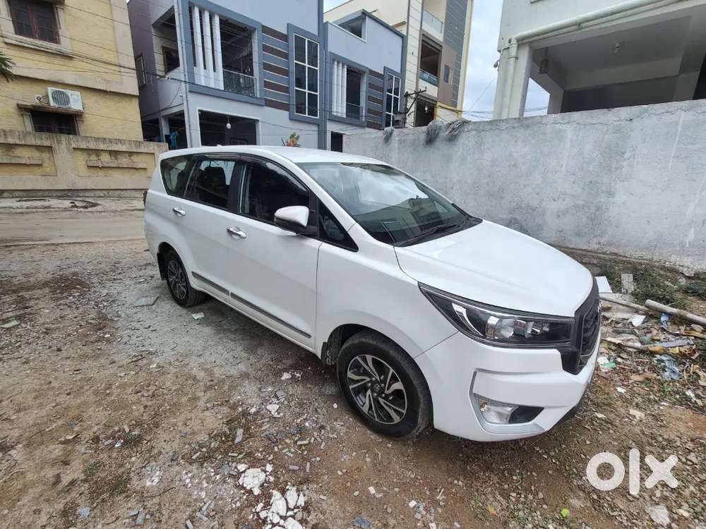 Toyota Innova Crysta 2.4 G Plus 2025
