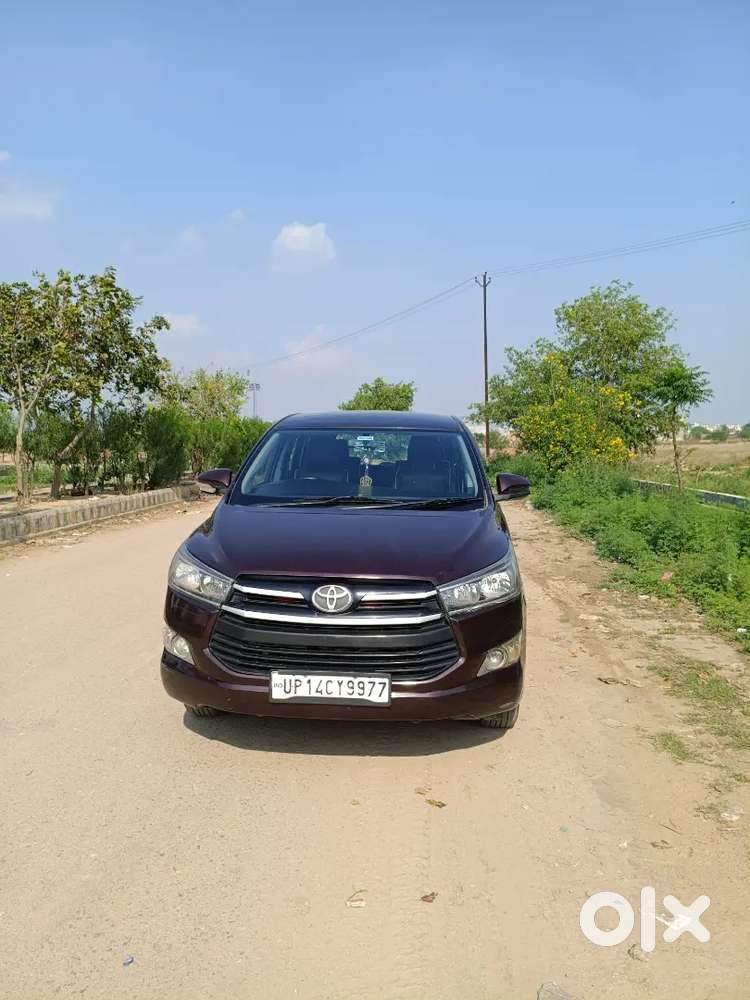 Inova Crysta 2.8 G / Diesel / Automatic