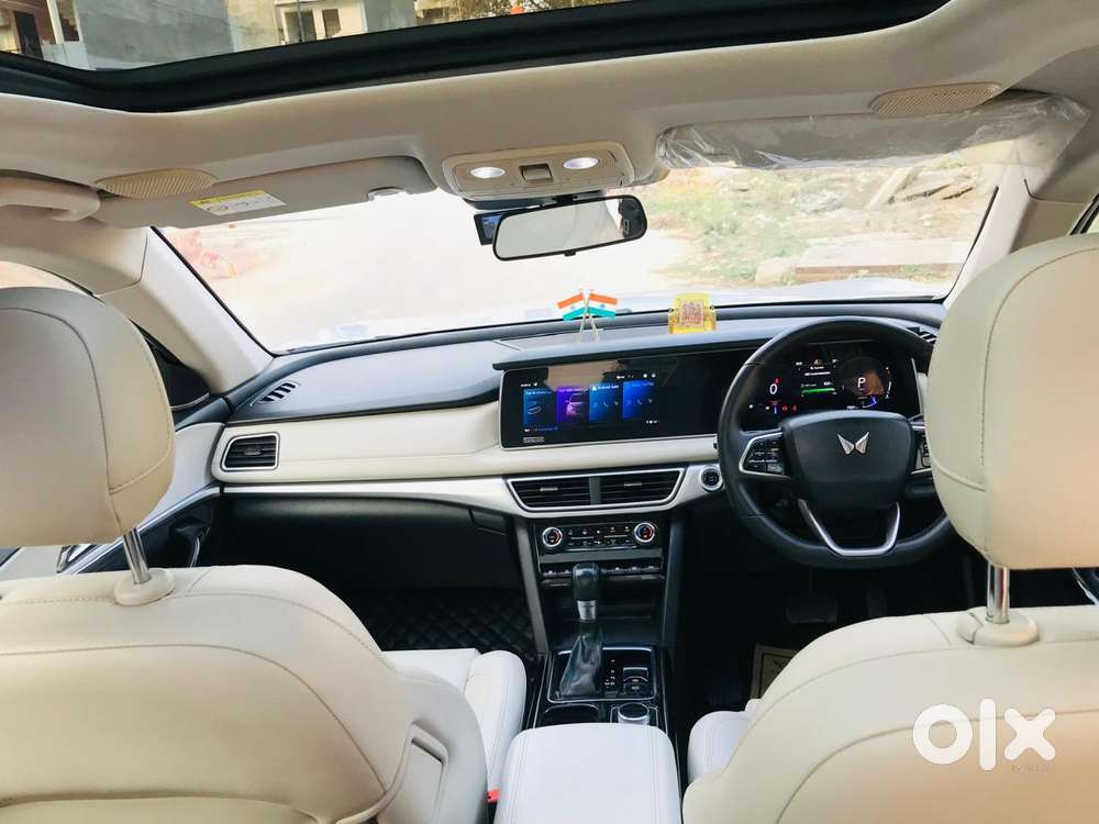 Mahindra Xuv700 2.2 Ax 7 Diesel At Luxury Pack Str, 2021, Diesel