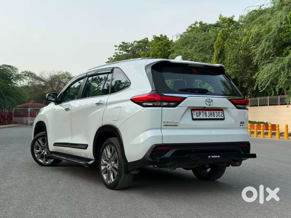 Toyota Innova Hycross 2.0 Zx Hybrid 7 Str, 2025, Petrol