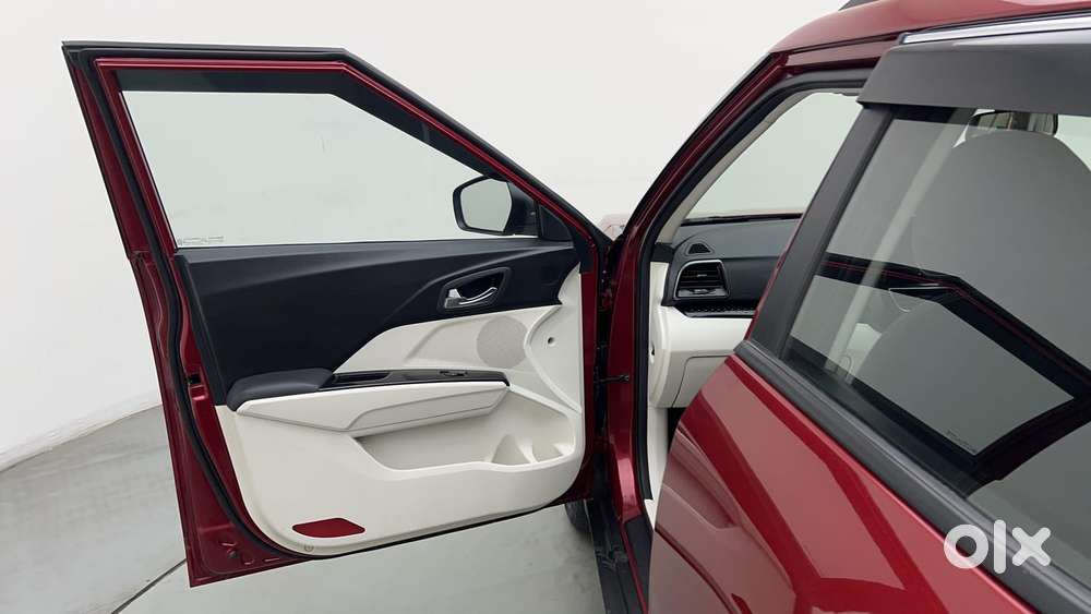 Mahindra Xuv 3xo Ax5 Ds Mt, 2024, Diesel