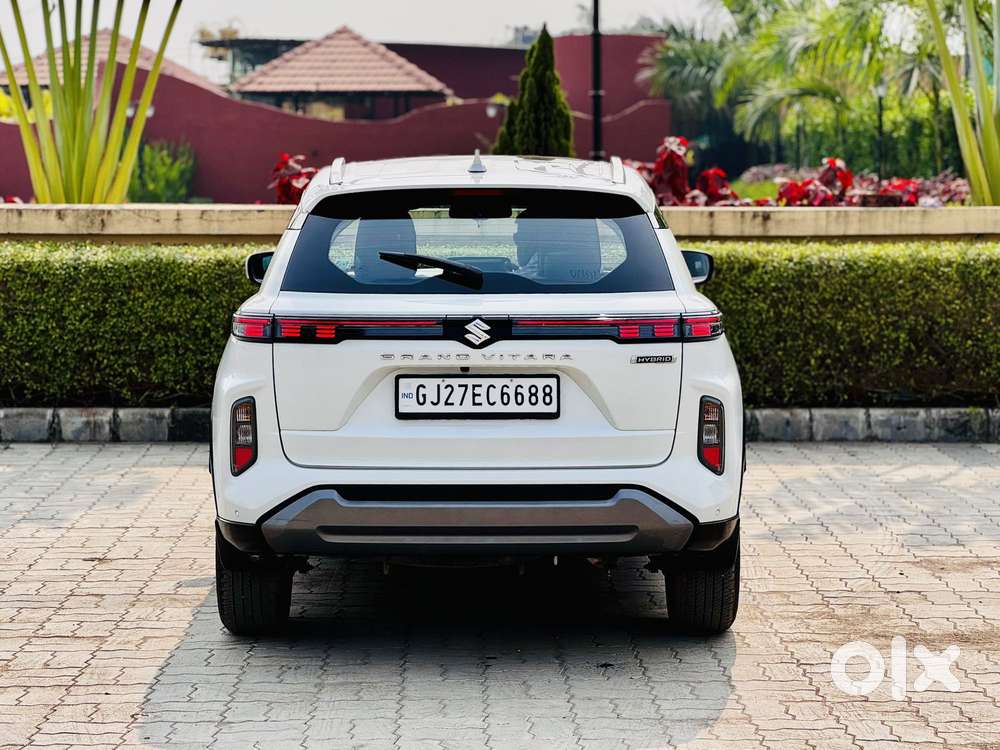 Maruti Suzuki Grand Vitara 1.5 Zeta Plus Dual Tone Intelligent Hybri..