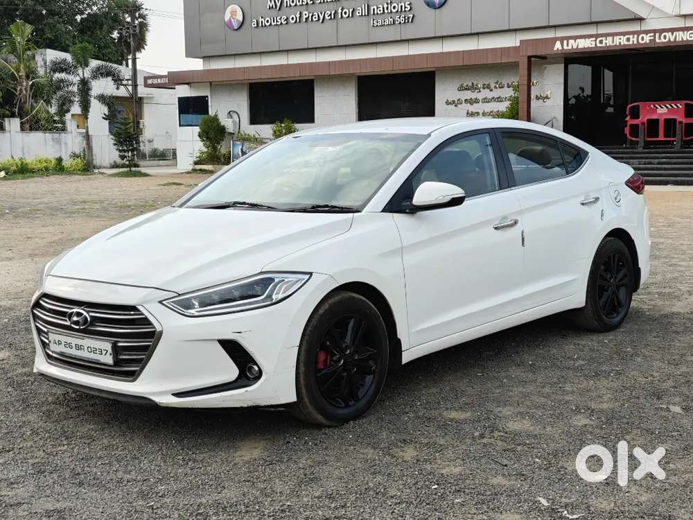 Hyundai New Elantra 2016 Diesel 132000 Km Driven