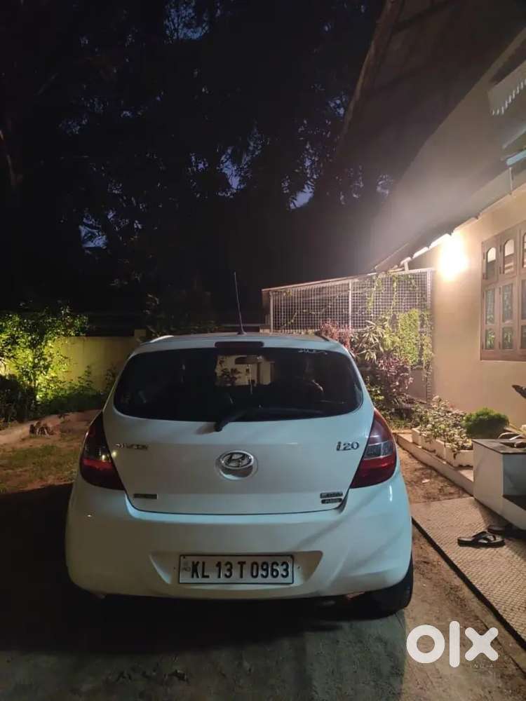 Hyundai I20 2009  Asta  White Colour