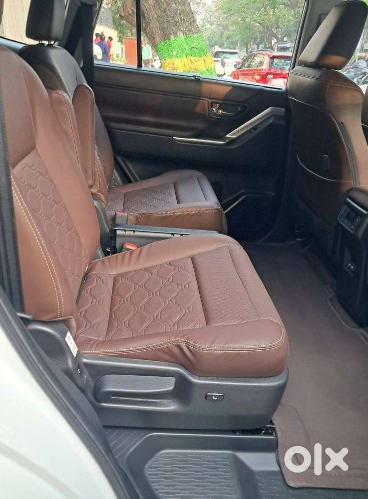 Toyota Innova Hycross 2.0 Zx Hybrid 7 Str, 2024, Petrol