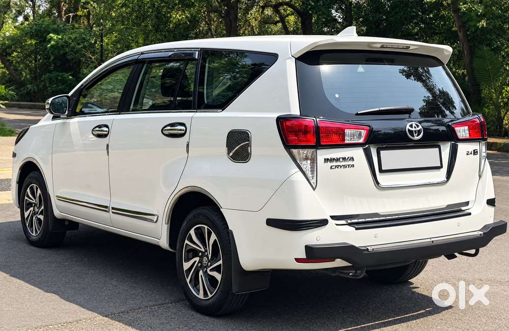 Toyota Innova Crysta 2.4 G Plus Mt 8 Str, 2024, Diesel