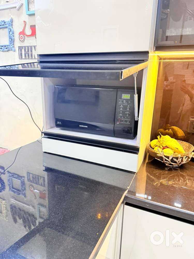 Samsung Black Microwave Oven in Excellent working working condition