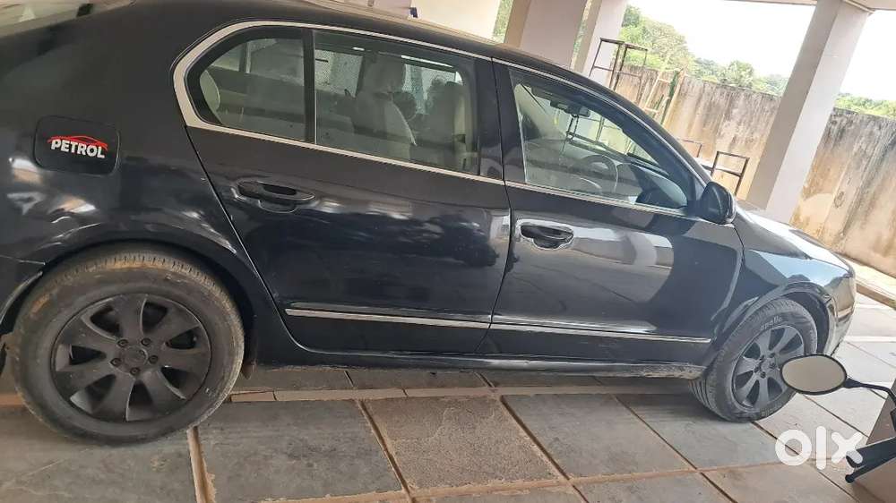 Skoda Superb High End Automatic & Sunroof In Excellent Condition