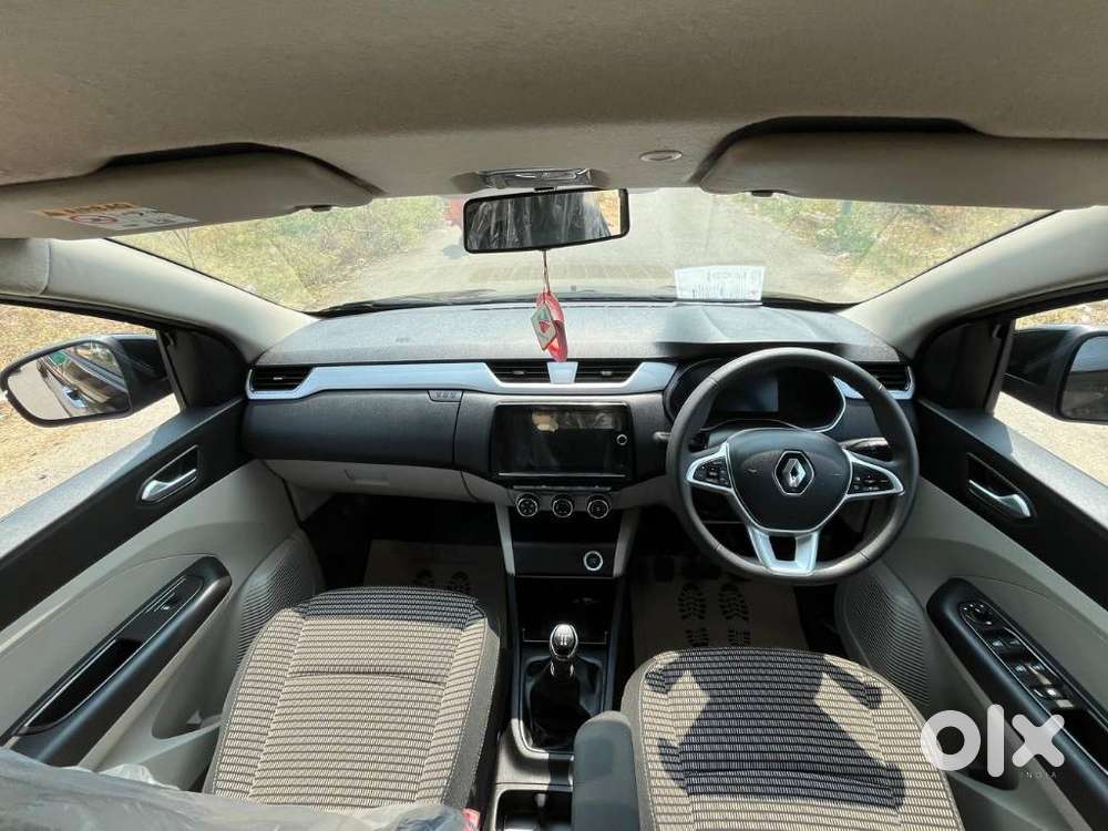 Renault Triber Rxz, 2023, Petrol