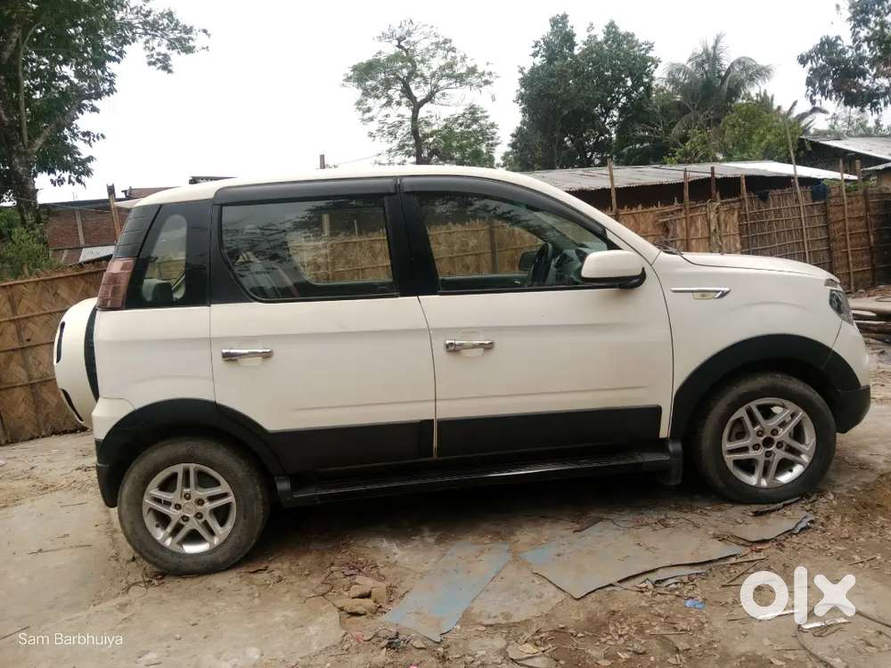 Mahindra Nuvosport N8 (7 Seater)